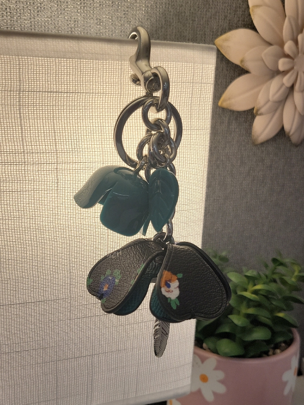 NWOT COACH Resin & Leather Tea Rose Keychain with Silver Hardware - Picture 11 of 11